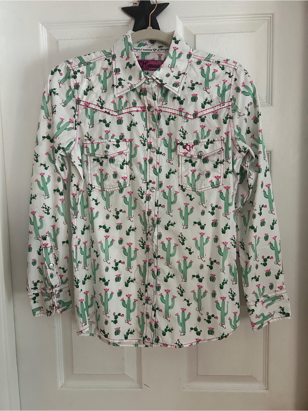 Women’s Cowgirl Hardware White Cactus-Print Western Shirt